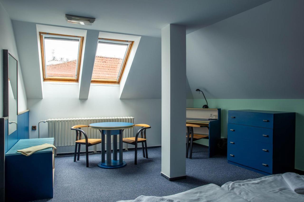 Penzion Amatka Hradec Králové Buitenkant foto